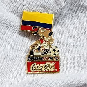 1994 World Cup FIFA Soccer‎ Coca Cola Flag Enamel Pin with Mascot: COLOMBIA